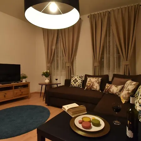 Brand New Attic Flat דירה